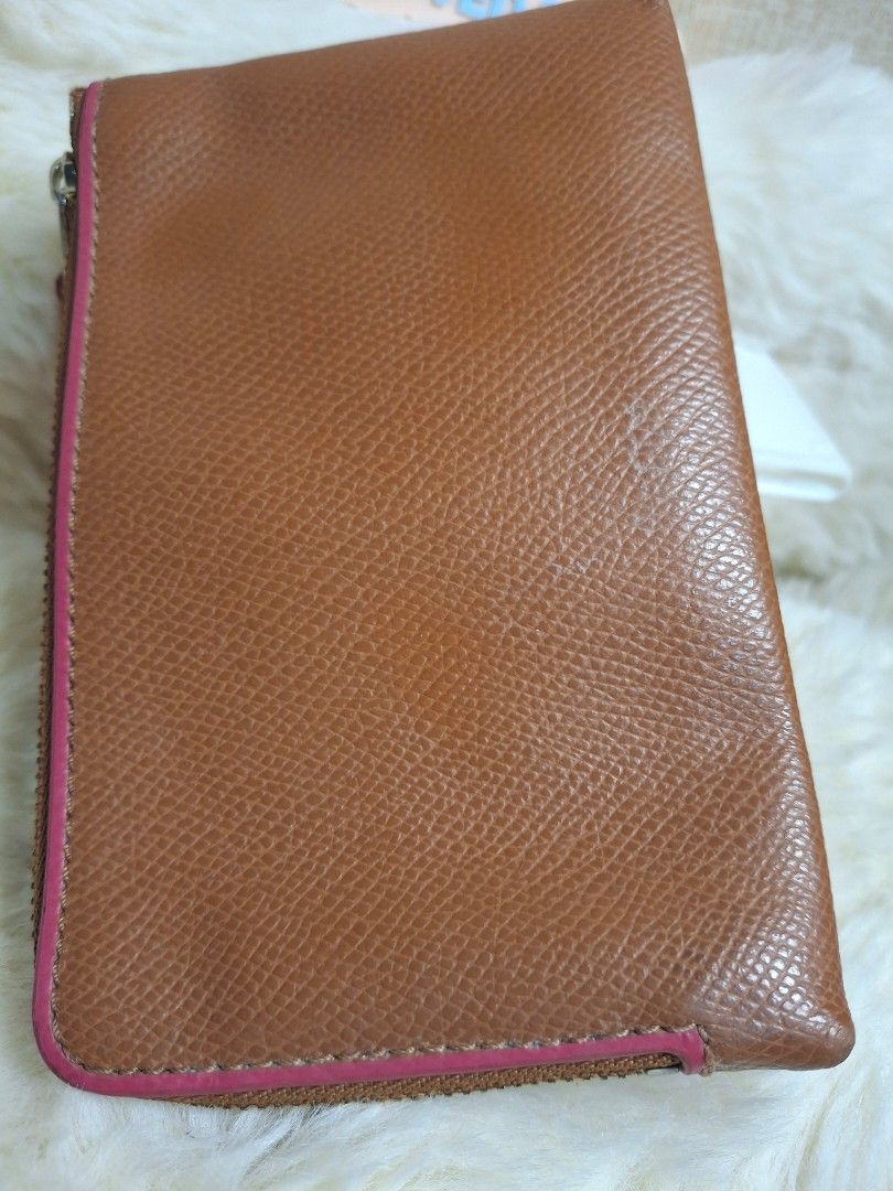 Coach Brown Double Zip Leather Wallet (Category: Wallets & Card holders) located in Rizal. Submitted by emskititay (Listing ID 1466682895, Image 2). Description: COACH PURSE ₱800 ●Medium atm/ coin wallet ●Leather wlang bakbak or rubs ●8/10 color condition ●Brown ●L 10 cm x W 16 cm xH 2cm ●minimal pen stain sa front but no cracks and rubs Location: Taytay Rizal 💼Rfs Decluttering my collections.