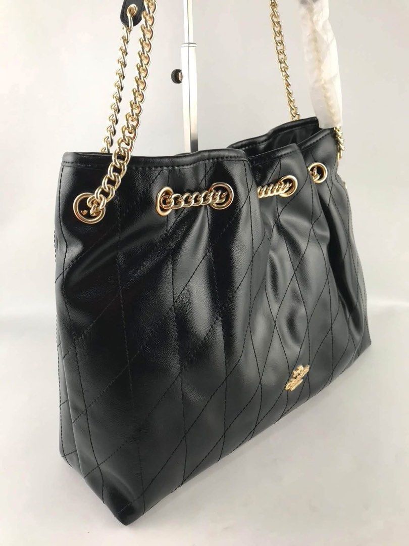 Coach bucket (Category: Cross-body Bags) located in Manila. Submitted by gff.daily_flower (Listing ID 1466592967, Image 1). Description: With tag gift receipt dustbag and paperbag.