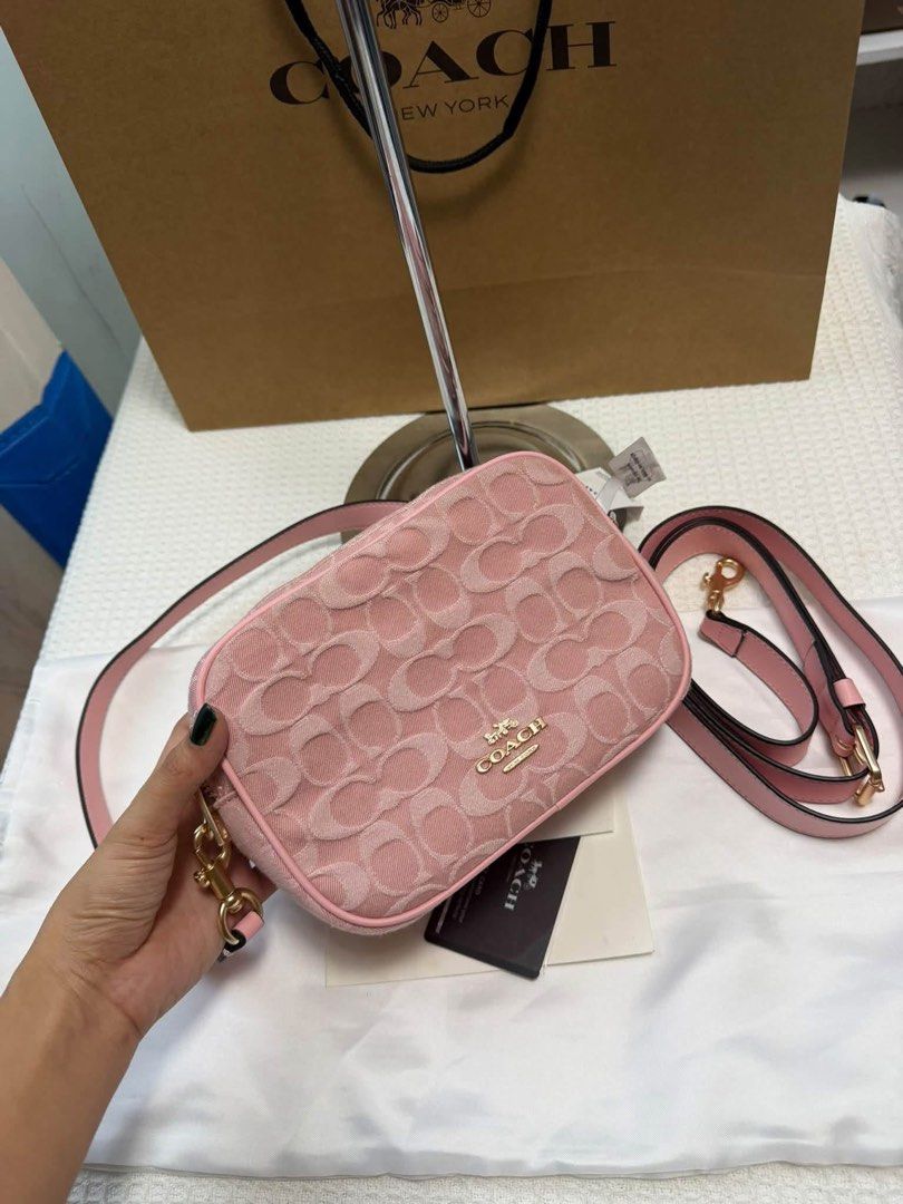 Coach Carey 18 (Category: Shoulder Bags) located in Binan City. Submitted by pinkykeenshop (Listing ID 1466773401, Image 3). Description: .