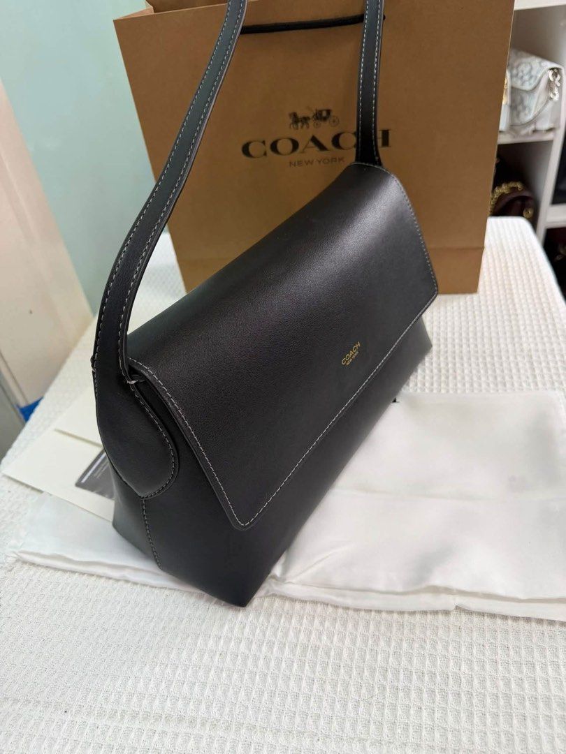 Coach Chelsea 30 (Category: Shoulder Bags) located in Binan City. Submitted by pinkykeenshop (Listing ID 1466764956, Image 3). Description: .