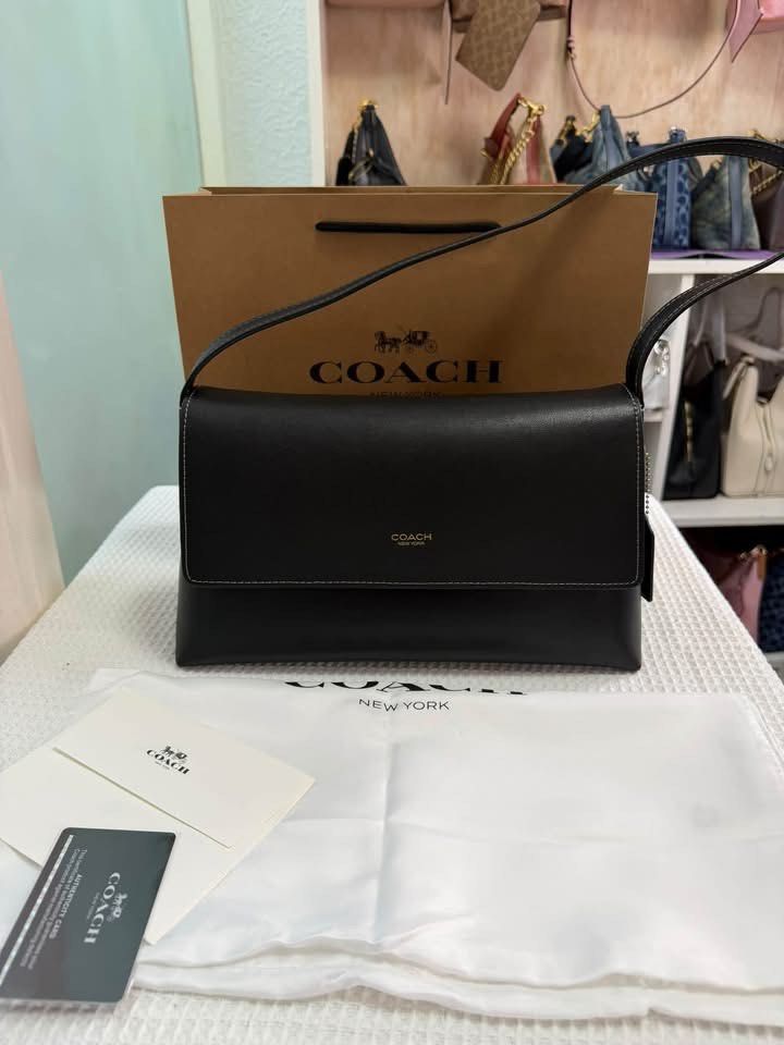 Coach Chelsea 30 (Category: Shoulder Bags) located in Binan City. Submitted by pinkykeenshop (Listing ID 1466764956, Image 1). Description: .