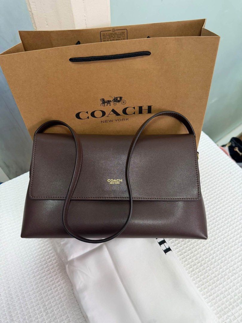 Coach Chelsea 30 (Category: Shoulder Bags) located in Binan City. Submitted by pinkykeenshop (Listing ID 1466764968, Image 2). Description: .