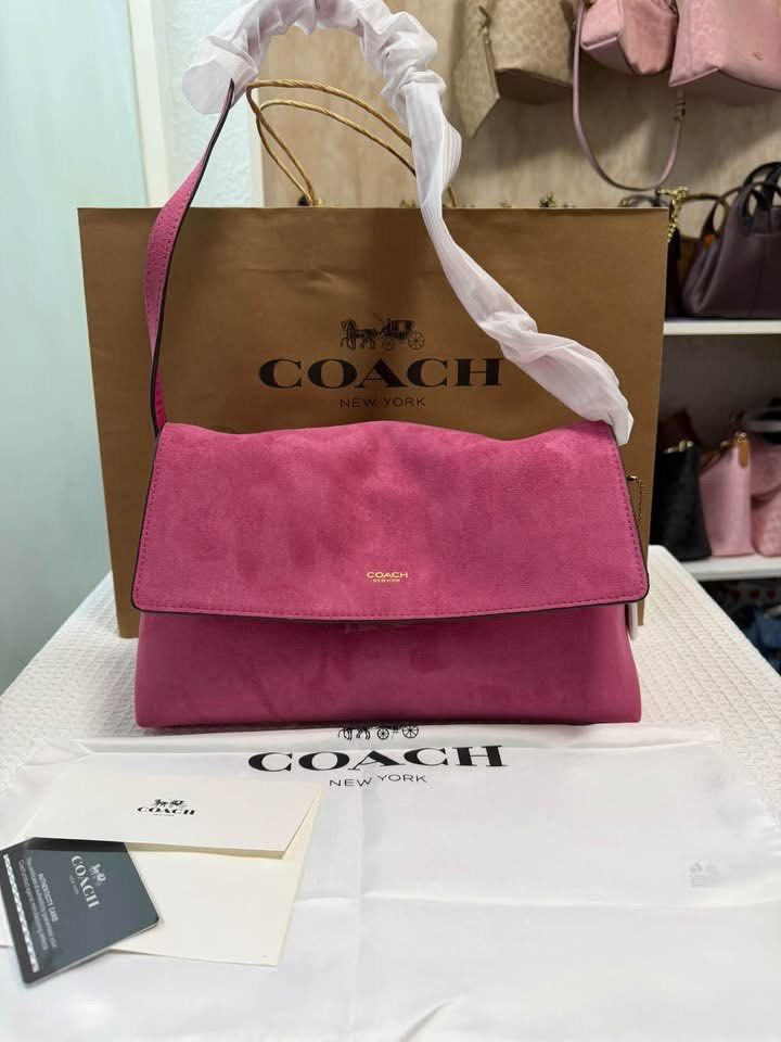 Coach Chelsea 30 (Category: Shoulder Bags) located in Binan City. Submitted by pinkykeenshop (Listing ID 1466764985, Image 1). Description: .