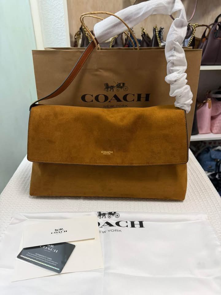 Coach Chelsea 36 (Category: Shoulder Bags) located in Binan City. Submitted by pinkykeenshop (Listing ID 1466765008, Image 1). Description: .