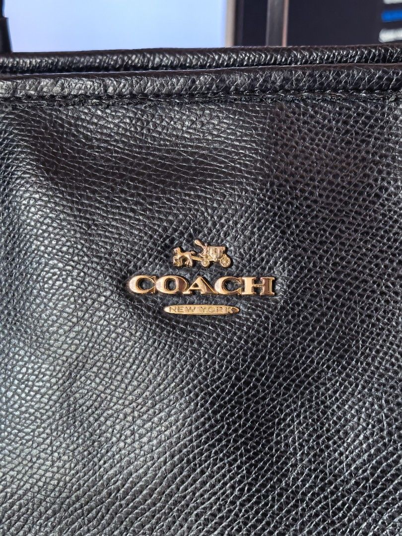 Coach City Zip Tote (Category: Luxury Bags & Wallets) located in Cavite. Submitted by inhinyera16 (Listing ID 1466689045, Image 2). Description: This was purchased from a thrift store and is being sold as-is. Please read the details carefully before purchasing: ⚠️ Authenticity Unverified: I cannot guarantee its authenticity as it was thrifted. Please use the photos to self-authenticate and judge for yourself. 📉 Condition: Shows minor scratches, 