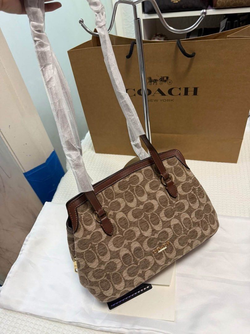 Coach Elise Shoulder Bag (Category: Shoulder Bags) located in Binan City. Submitted by pinkykeenshop (Listing ID 1466773223, Image 2). Description: .