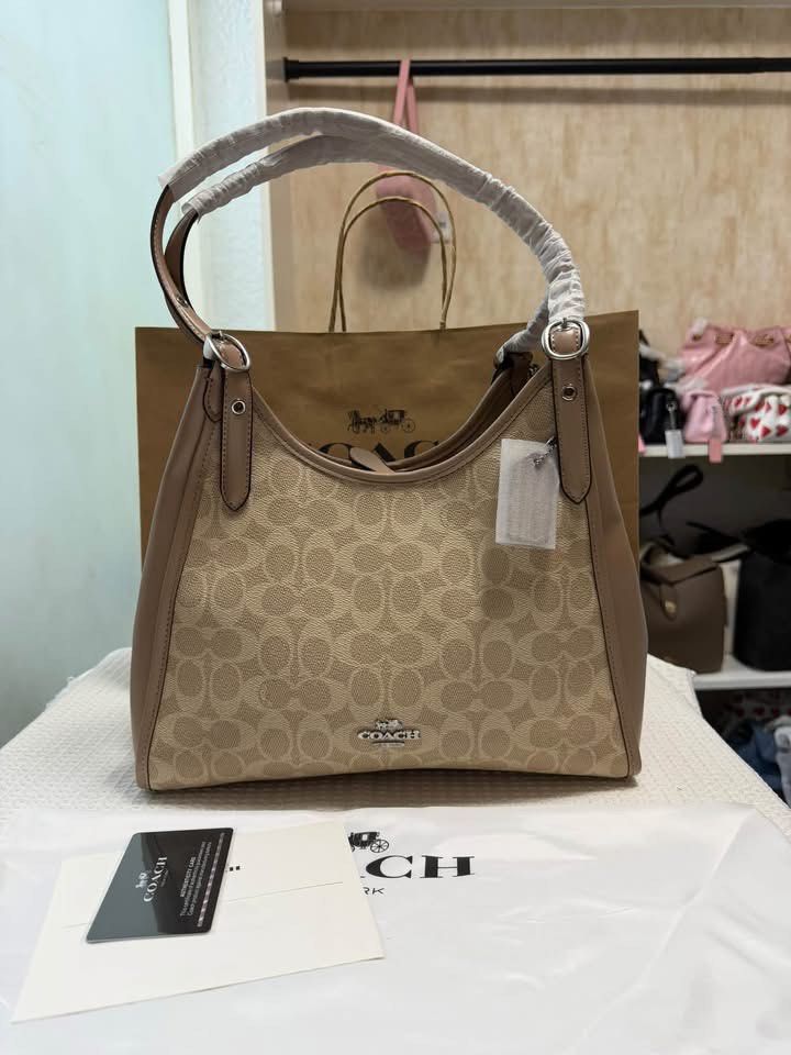 Coach Erin Shoulder Bag (Category: Shoulder Bags) located in Binan City. Submitted by pinkykeenshop (Listing ID 1466765779, Image 1). Description: .