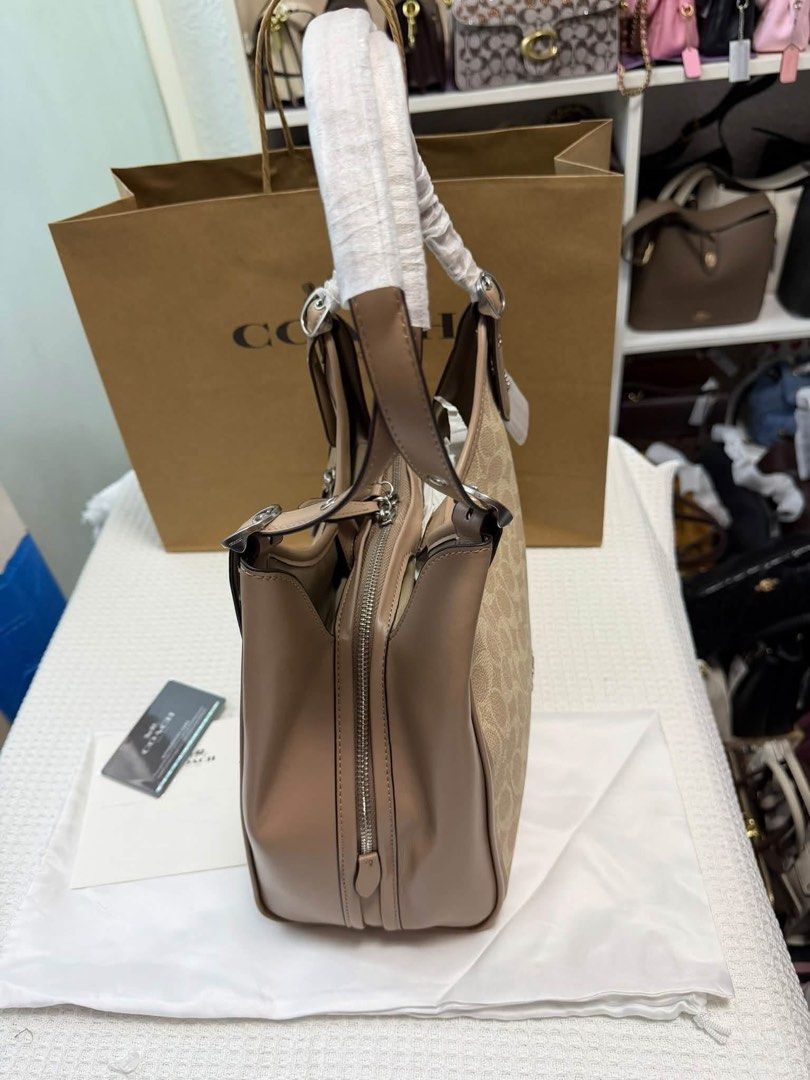 Coach Erin Shoulder Bag (Category: Shoulder Bags) located in Binan City. Submitted by pinkykeenshop (Listing ID 1466765779, Image 3). Description: .