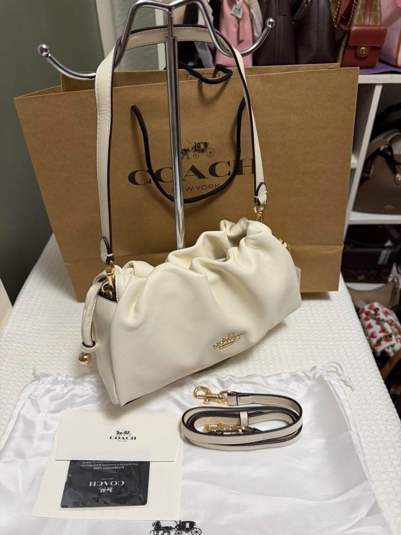 Coach Faye (Category: Shoulder Bags) located in Binan City. Submitted by pinkykeenshop (Listing ID 1466765131, Image 2). Description: .