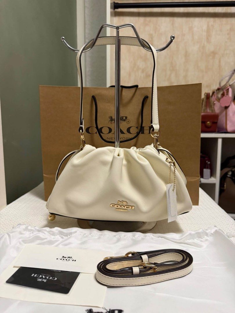 Coach Faye (Category: Shoulder Bags) located in Binan City. Submitted by pinkykeenshop (Listing ID 1466765131, Image 3). Description: .