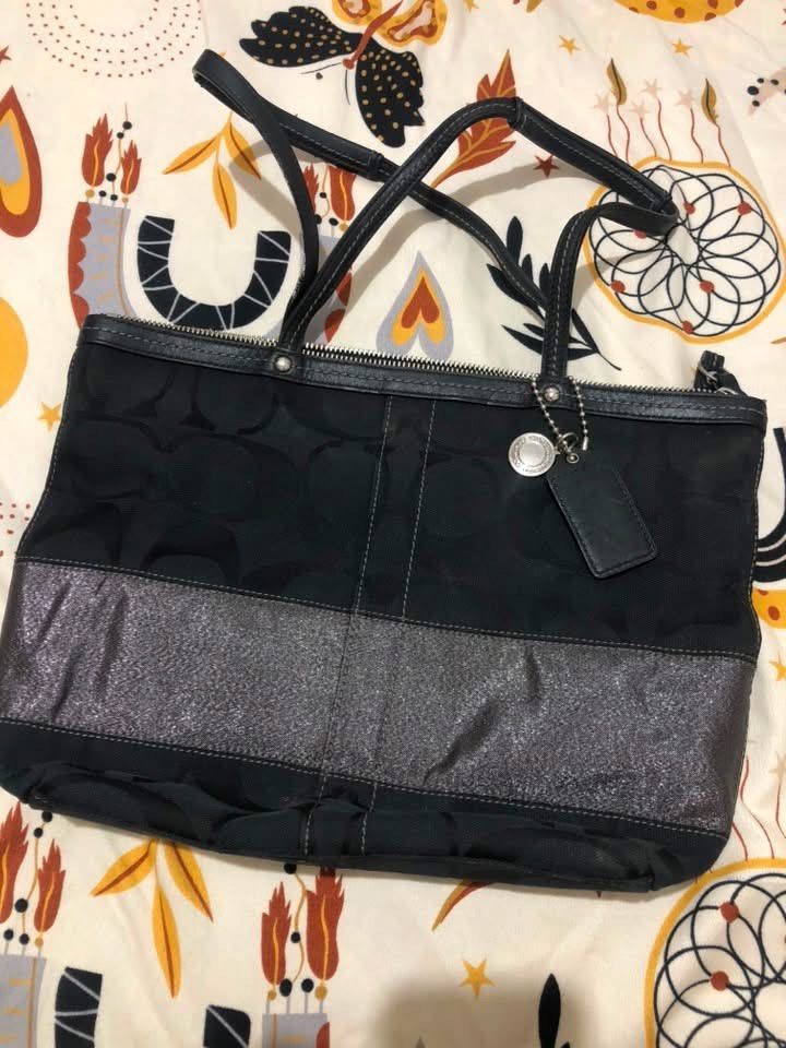 Coach for take all (Category: Shoulder Bags) located in Mabalacat. Submitted by sandsshop0921 (Listing ID 1466599288, Image 3). Description: heavily used na ung isa nalabhan na ung canvass kayo nalang po mg restore.