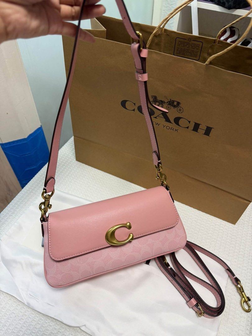 Coach Jet Shoulder Bag (Category: Shoulder Bags) located in Binan City. Submitted by pinkykeenshop (Listing ID 1466765645, Image 2). Description: .