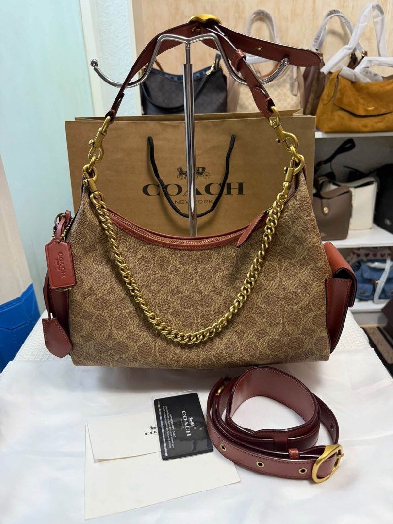 Coach Julit Pocket 30 (Category: Shoulder Bags) located in Binan City. Submitted by pinkykeenshop (Listing ID 1466773494, Image 1). Description: .