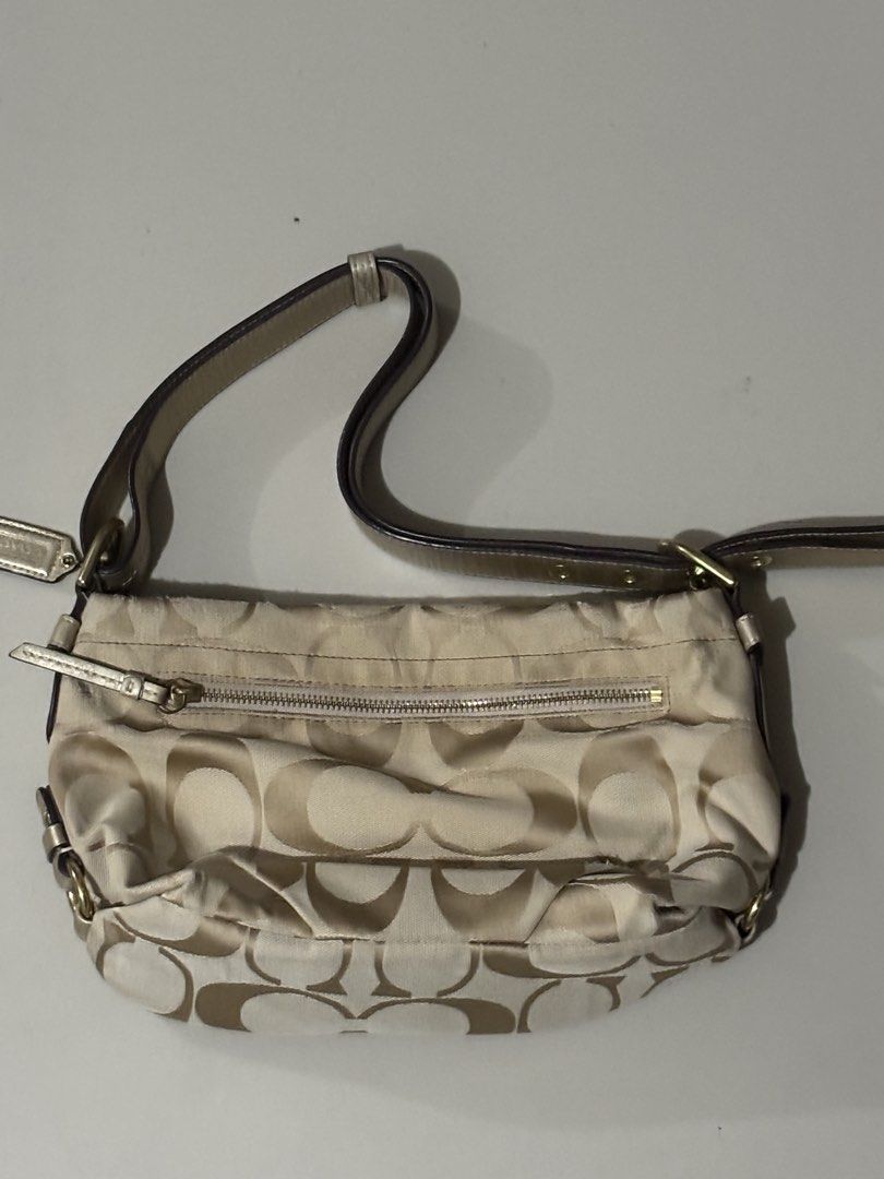 Coach Kili Bag (Category: Luxury Bags & Wallets) located in San Pablo. Submitted by jvfnds (Listing ID 1466610813, Image 1). Description: .