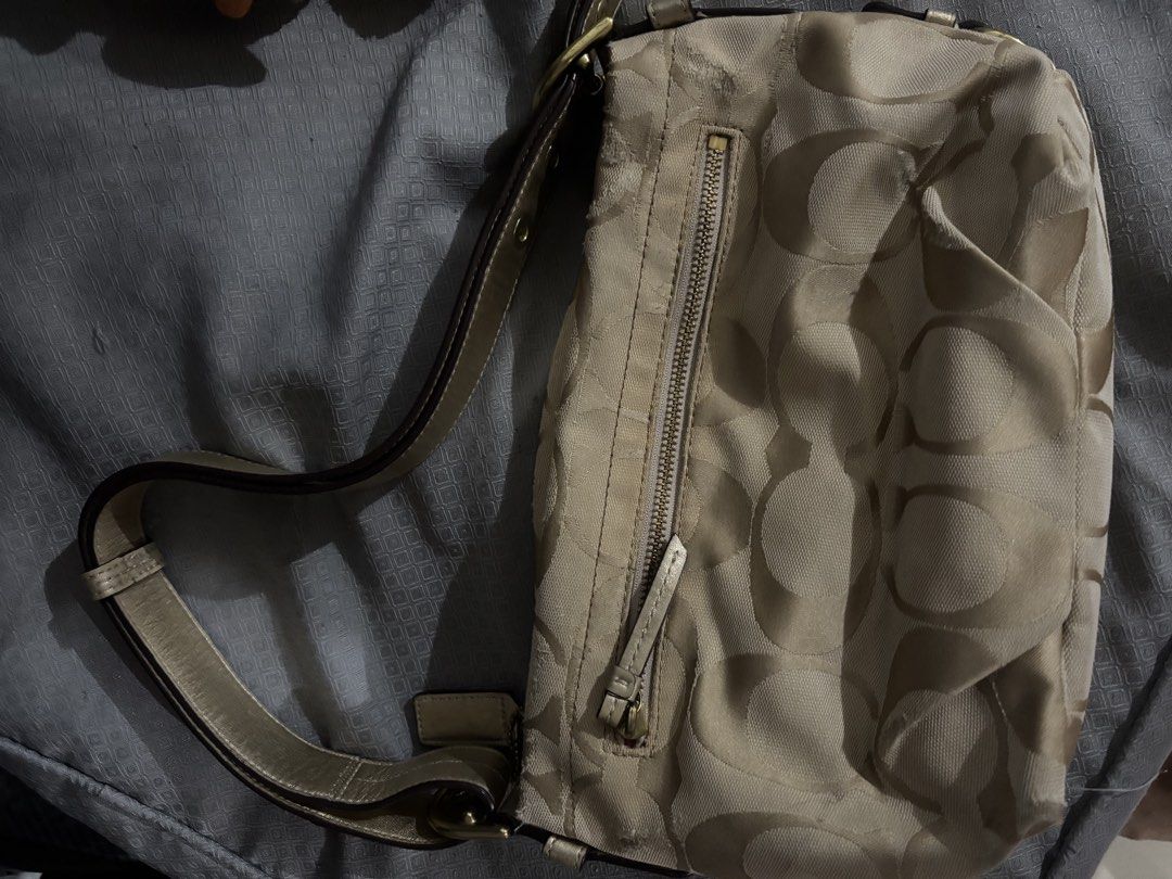 Coach Kili Bag (Category: Luxury Bags & Wallets) located in San Pablo. Submitted by jvfnds (Listing ID 1466610813, Image 2). Description: .