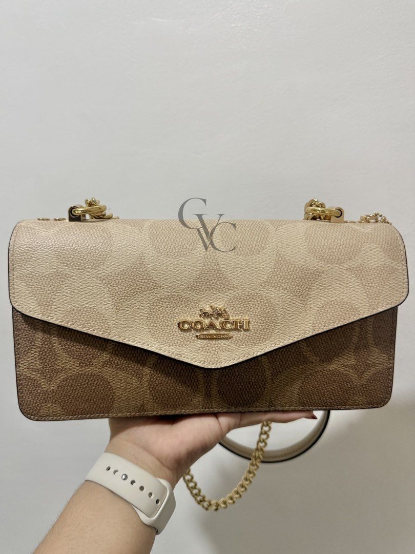 Coach Klare Envelope Crossbody Bag (Category: Luxury Bags & Wallets) located in Antipolo. Submitted by beautyfindsforless (Listing ID 1466603329, Image 1). Description: Item: Coach Klare Envelope Crossbody Bag Condition: Used, like new Year bought: June 2026 Remarks: - My bags are cleaned & conditioned on a monthly basis. - Used only twice - No rubs/issues Selling for: Php 11,000‼️Slightly negotiable For shipping via LBC (rates TBD) Meet-up: SM M