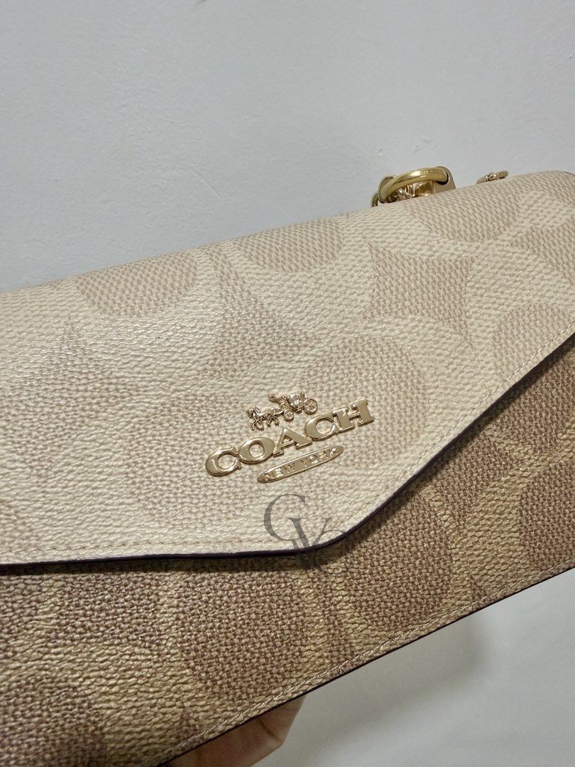 Coach Klare Envelope Crossbody Bag (Category: Luxury Bags & Wallets) located in Antipolo. Submitted by beautyfindsforless (Listing ID 1466603329, Image 2). Description: Item: Coach Klare Envelope Crossbody Bag Condition: Used, like new Year bought: June 2026 Remarks: - My bags are cleaned & conditioned on a monthly basis. - Used only twice - No rubs/issues Selling for: Php 11,000‼️Slightly negotiable For shipping via LBC (rates TBD) Meet-up: SM M