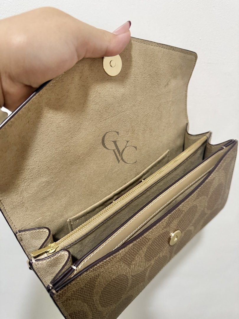 Coach Klare Envelope Crossbody Bag (Category: Luxury Bags & Wallets) located in Antipolo. Submitted by beautyfindsforless (Listing ID 1466603329, Image 3). Description: Item: Coach Klare Envelope Crossbody Bag Condition: Used, like new Year bought: June 2026 Remarks: - My bags are cleaned & conditioned on a monthly basis. - Used only twice - No rubs/issues Selling for: Php 11,000‼️Slightly negotiable For shipping via LBC (rates TBD) Meet-up: SM M