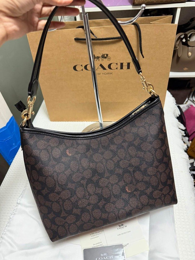 Coach Laurel Hobo (Category: Shoulder Bags) located in Binan City. Submitted by pinkykeenshop (Listing ID 1466737893, Image 3). Description: .