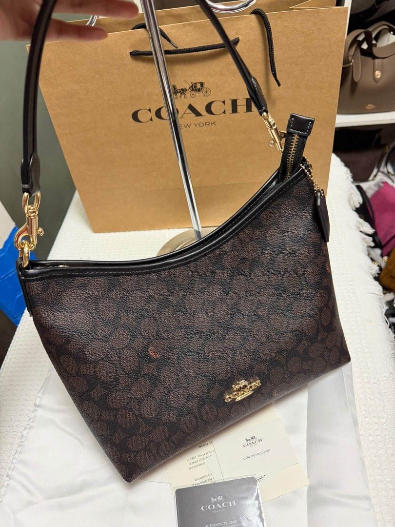 Coach Laurel Hobo (Category: Shoulder Bags) located in Binan City. Submitted by pinkykeenshop (Listing ID 1466737893, Image 2). Description: .