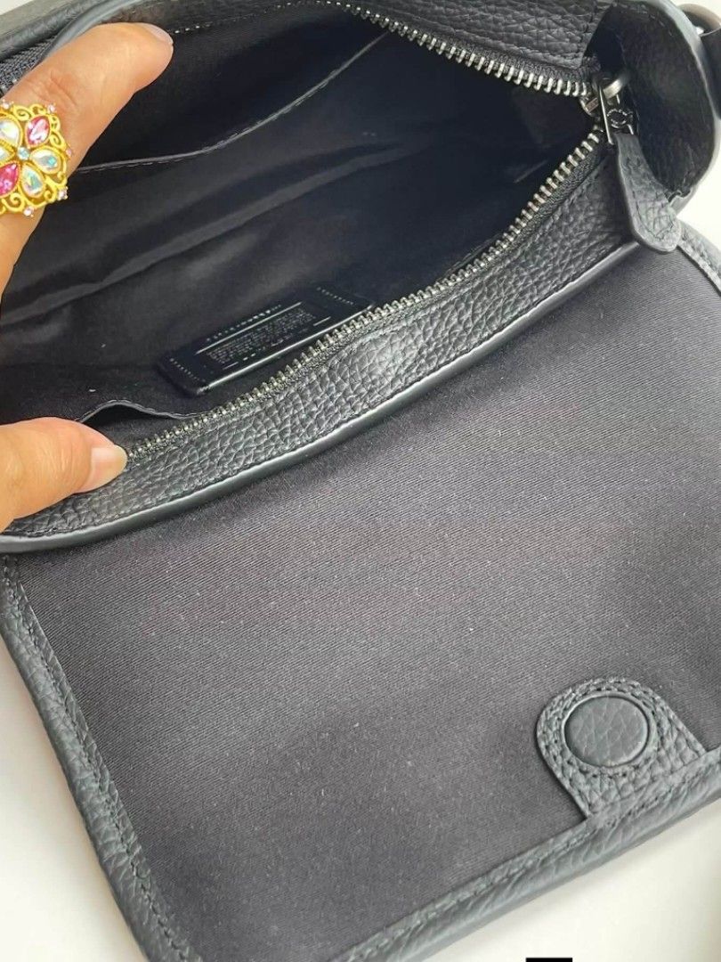 COACH MENS SULLIVAN FLAP SLING BAG (Category: Sling Bags) located in Pasig City. Submitted by titalana2011991 (Listing ID 1466597833, Image 2). Description: COMPLETE INCLUSIONS.