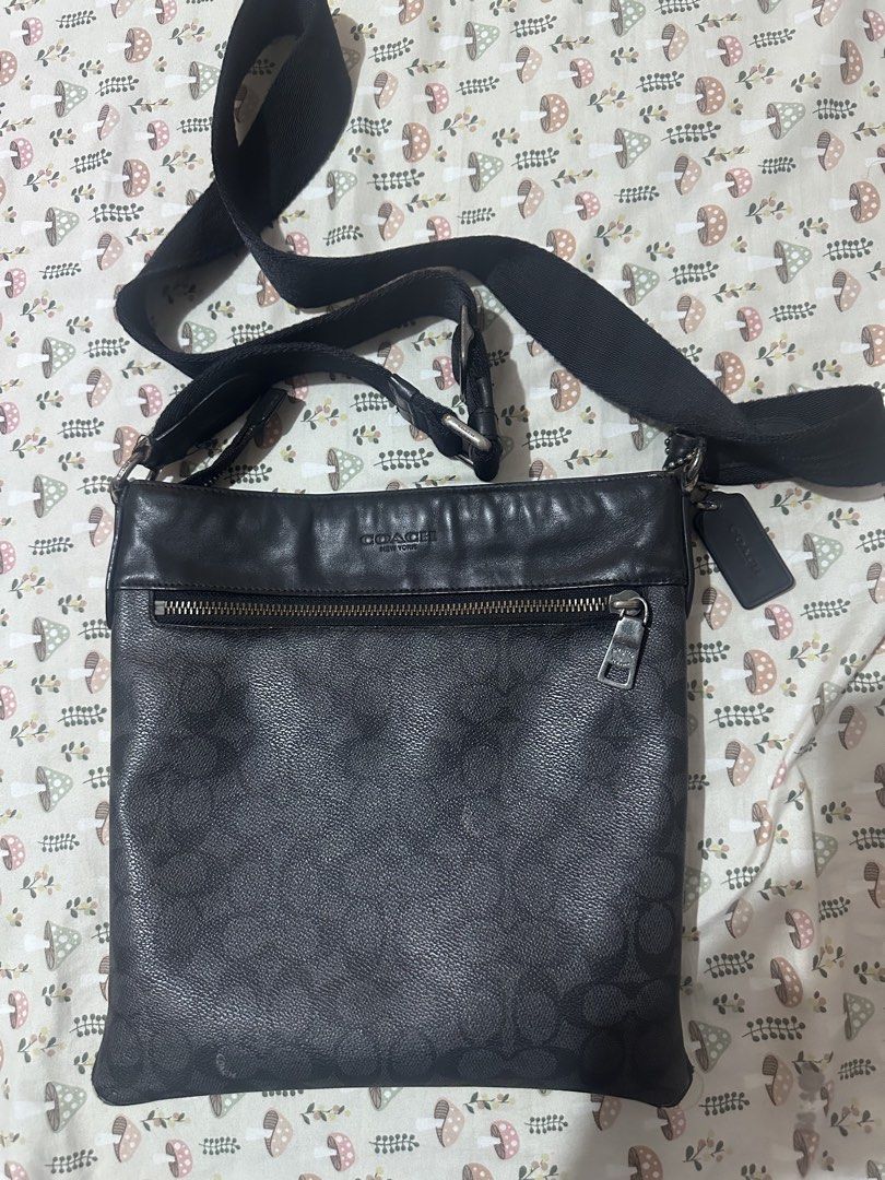 Coach Messenger Sling bag (Category: Sling Bags) located in Antipolo. Submitted by capizexport (Listing ID 1466617555, Image 1). Description: Coach Messengers Sling bag Price 7 k firm Bought in UAE between 2010 - 2015 Authentic Rfs: no longer using I accept swap Jordan 1 low Chicago .