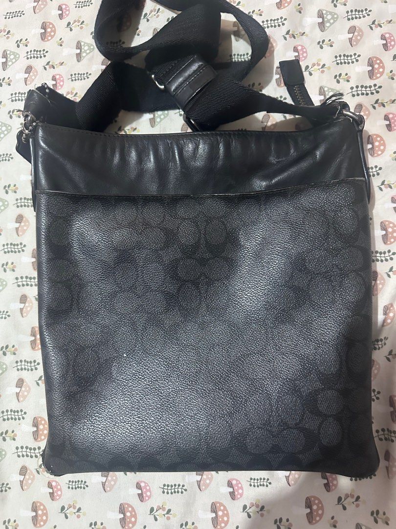 Coach Messenger Sling bag (Category: Sling Bags) located in Antipolo. Submitted by capizexport (Listing ID 1466617555, Image 3). Description: Coach Messengers Sling bag Price 7 k firm Bought in UAE between 2010 - 2015 Authentic Rfs: no longer using I accept swap Jordan 1 low Chicago .