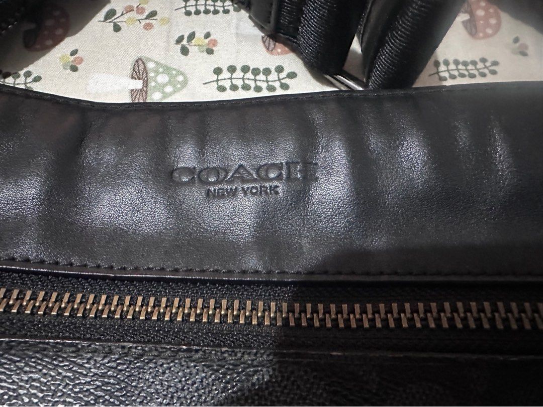Coach Messenger Sling bag (Category: Sling Bags) located in Antipolo. Submitted by capizexport (Listing ID 1466617555, Image 2). Description: Coach Messengers Sling bag Price 7 k firm Bought in UAE between 2010 - 2015 Authentic Rfs: no longer using I accept swap Jordan 1 low Chicago .