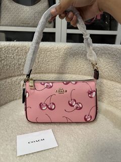 (Category: ) located in . Submitted by roxy_collection634 (Listing ID 1466668653, Image 1). Description: .