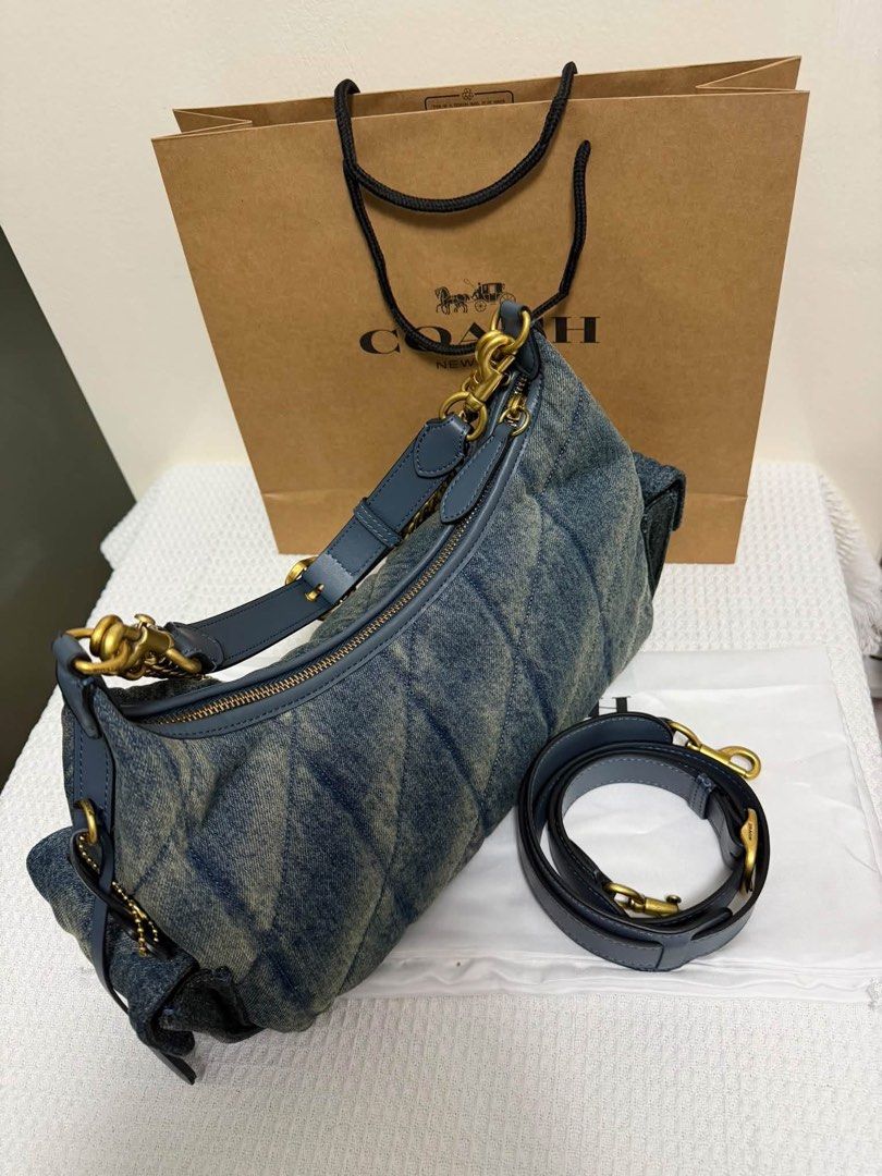 Coach Pocket Juliet 30 (Category: Shoulder Bags) located in Binan City. Submitted by pinkykeenshop (Listing ID 1466765313, Image 3). Description: .