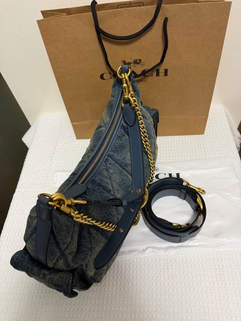 Coach Pocket Juliet 30 (Category: Shoulder Bags) located in Binan City. Submitted by pinkykeenshop (Listing ID 1466765313, Image 2). Description: .