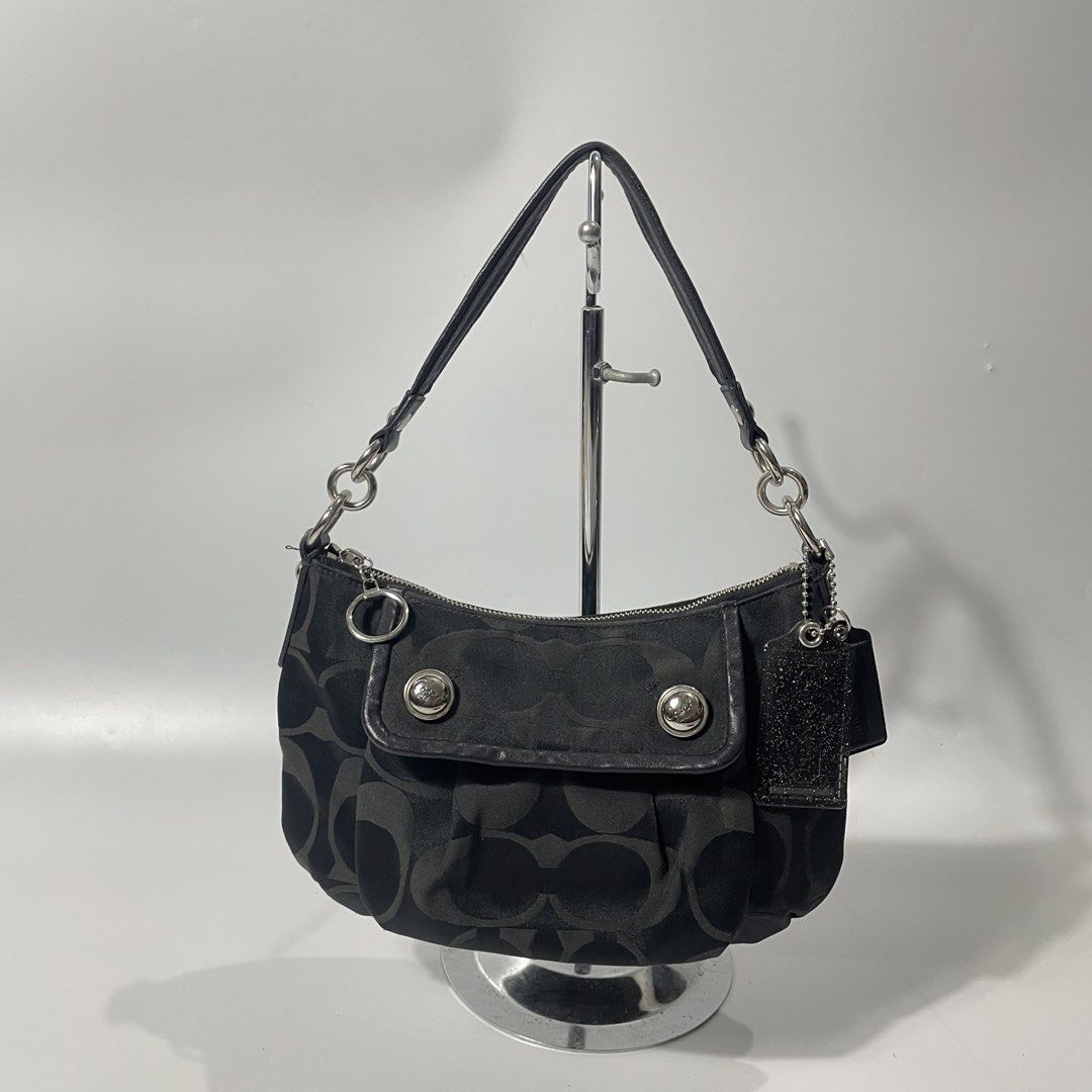 Coach Poppy Signature Gem (Category: Shoulder Bags) located in Ilog. Submitted by tahimikgumalaw1of1 (Listing ID 1466762314, Image 1). Description: Coach Poppy Signature Gem Japan Pa ckage not Thrifted Good as new Authentic Kili-Kili Bag.