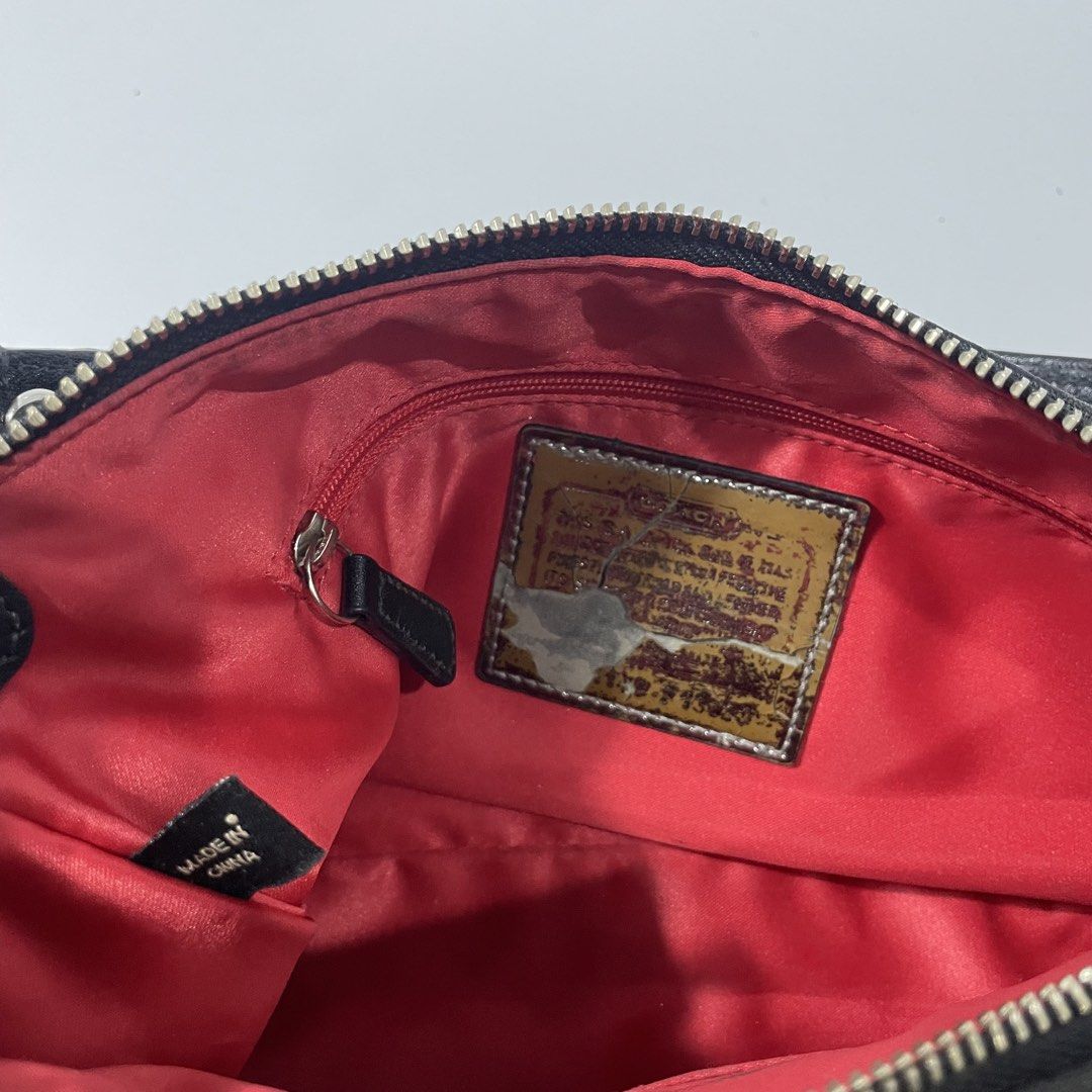 Coach Poppy Signature Gem (Category: Shoulder Bags) located in Ilog. Submitted by tahimikgumalaw1of1 (Listing ID 1466762314, Image 3). Description: Coach Poppy Signature Gem Japan Pa ckage not Thrifted Good as new Authentic Kili-Kili Bag.