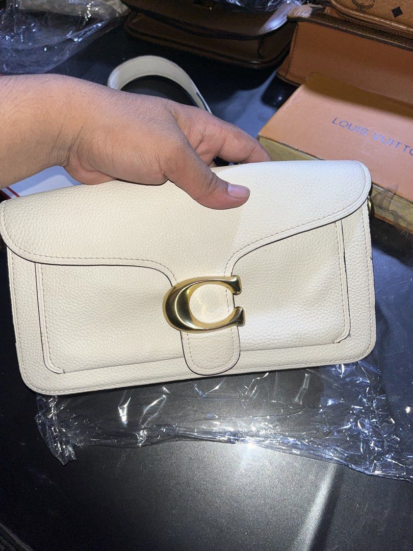 COACH SLING BAGS (Category: Luxury Bags & Wallets) located in Manila. Submitted by jimsuron (Listing ID 1466676615, Image 1). Description: .
