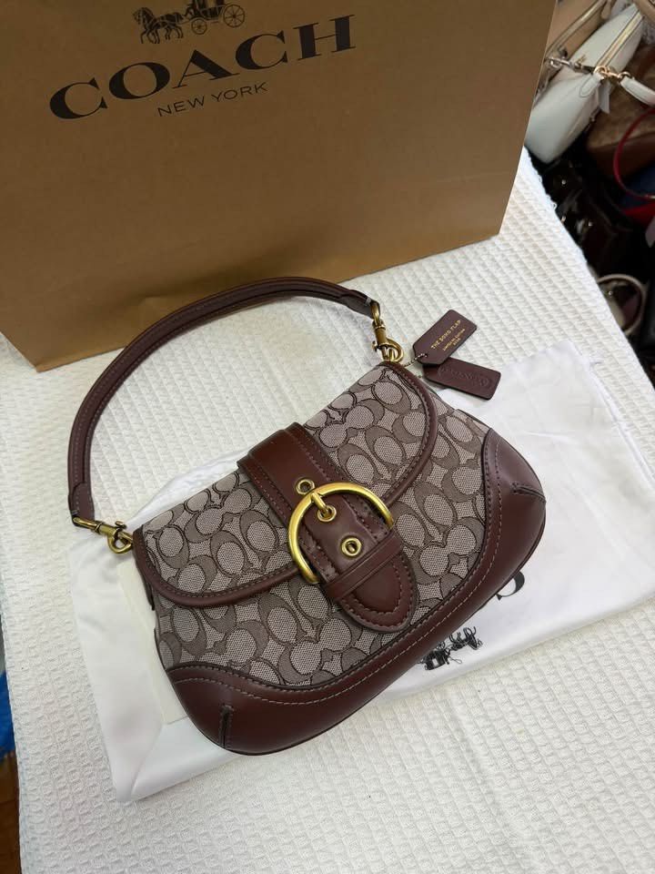 Coach Soho (Category: Shoulder Bags) located in Binan City. Submitted by pinkykeenshop (Listing ID 1466773067, Image 2). Description: .