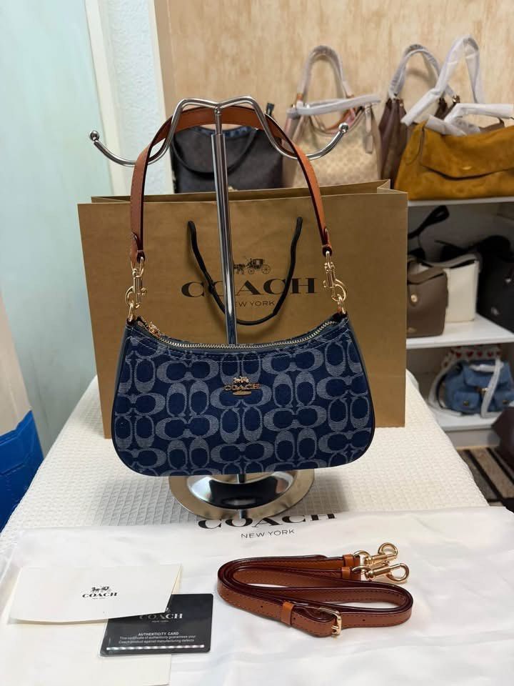Coach Teri (Category: Shoulder Bags) located in Binan City. Submitted by pinkykeenshop (Listing ID 1466772920, Image 1). Description: .