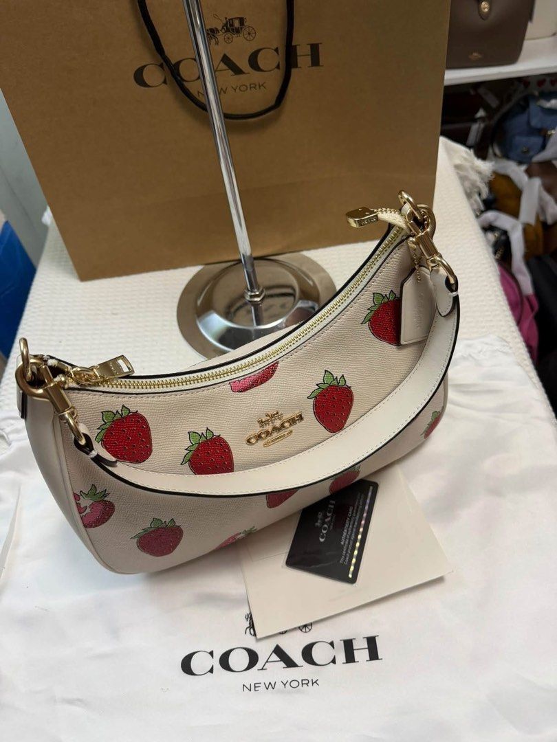 Coach Teri Hobo (Category: Shoulder Bags) located in Binan City. Submitted by pinkykeenshop (Listing ID 1466766199, Image 3). Description: .