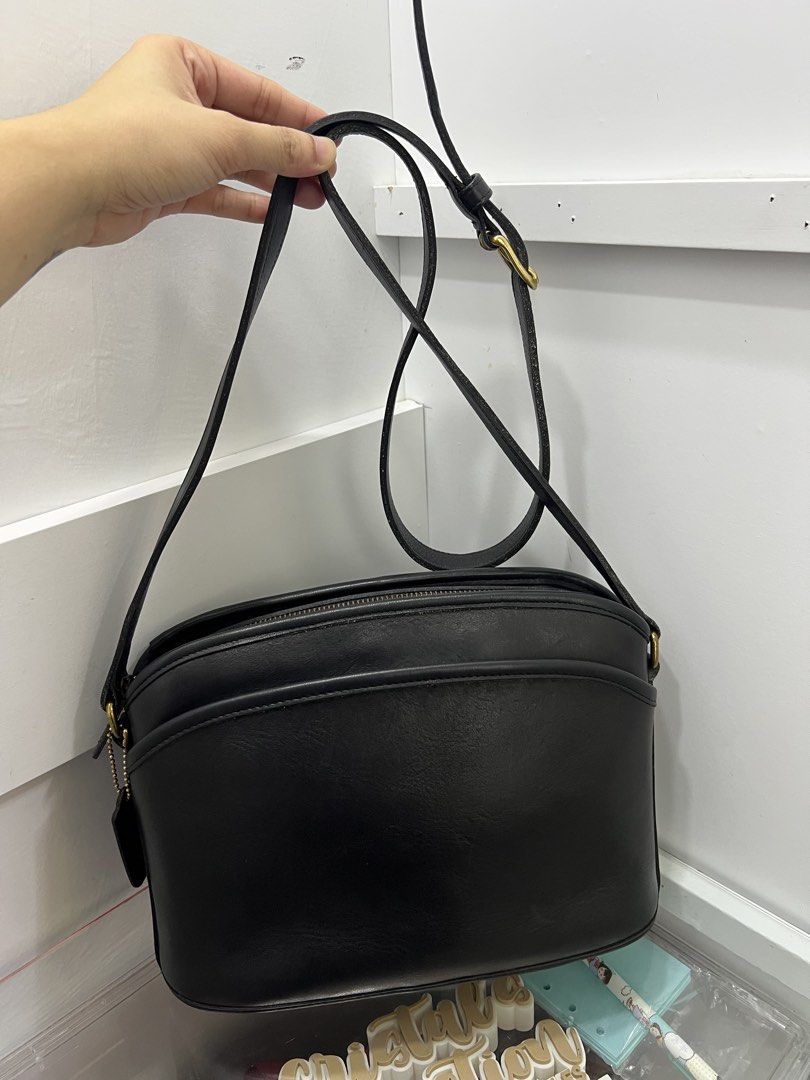 Coach Vintage Anderson 9976 (Category: Cross-body Bags) located in Cabanatuan. Submitted by cristalyngonzales (Listing ID 1466591260, Image 2). Description: Very good cond signs of used only in the leather puller smooth pa ng leather 🖤😍.