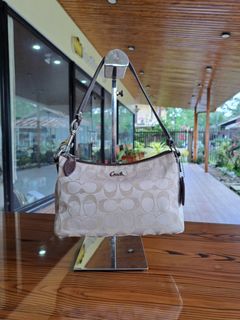 (Category: ) located in . Submitted by luxestreetbags (Listing ID 1466732463, Image 1). Description: .