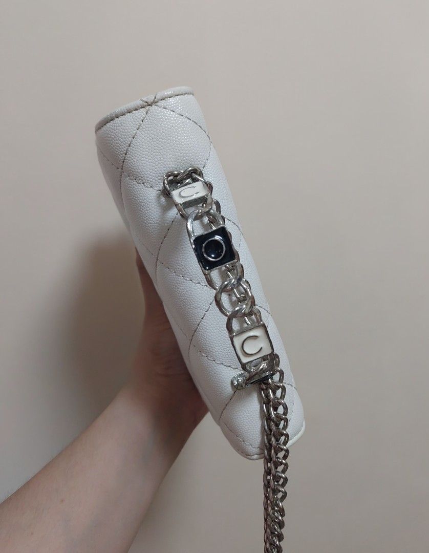 Coco Ch@nel mini (Category: Shoulder Bags) located in San Pablo. Submitted by bookish.babe (Listing ID 1466613947, Image 3). Description: Negotiable Just send me a 📩 if you like to see more photos.