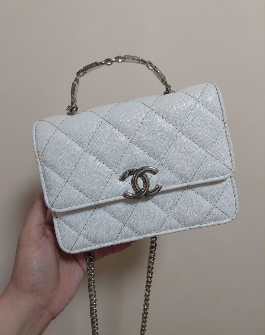 Coco Ch@nel mini (Category: Shoulder Bags) located in San Pablo. Submitted by bookish.babe (Listing ID 1466613947, Image 1). Description: Negotiable Just send me a 📩 if you like to see more photos.