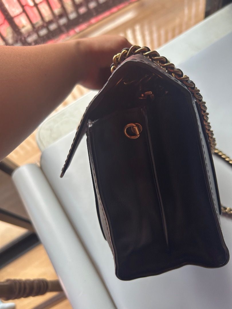 Co**h (Category: Shoulder Bags) located in Malaybalay. Submitted by maryjane.r (Listing ID 1466566875, Image 3). Description: ✔️ Model: Parker 18 - K1767-23663 ✔️ Color: Black with Gold hardware ✔️ Material: Pebbled leather + suede inside ✔️ Hardware: Gold C turnlock, heavy chain with leather ✔️ Size: 18cm - fits phone, card holder, lipstick AUTHENTICITY not guaranteed .
