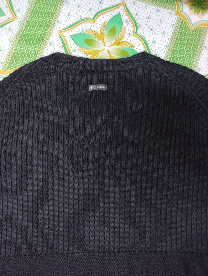 Columbia Knitted Sweater Black (Category: Coats, Jackets and Outerwear) located in Manila. Submitted by envy25 (Listing ID 1466594248, Image 3). Description: Columbia Knitted Sweater Size M 21x29 Excellent Condition no issue.