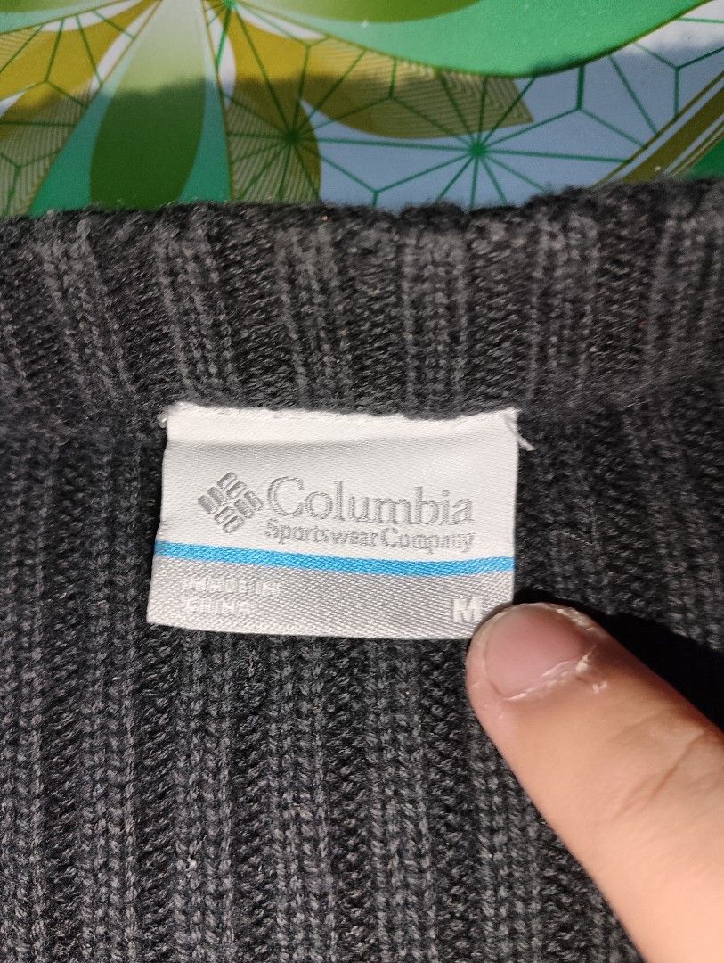 Columbia Knitted Sweater Black (Category: Coats, Jackets and Outerwear) located in Manila. Submitted by envy25 (Listing ID 1466594248, Image 2). Description: Columbia Knitted Sweater Size M 21x29 Excellent Condition no issue.