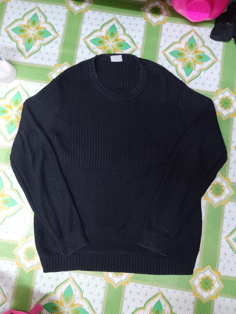 Columbia Knitted Sweater Black (Category: Coats, Jackets and Outerwear) located in Manila. Submitted by envy25 (Listing ID 1466594248, Image 1). Description: Columbia Knitted Sweater Size M 21x29 Excellent Condition no issue.