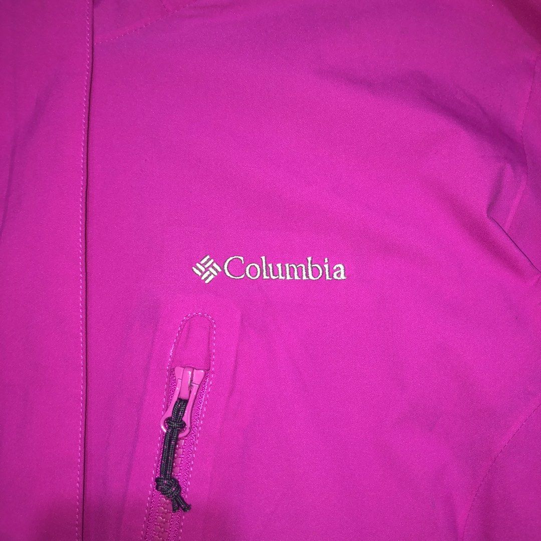 Columbia Waterproof/Rainshell Jacket (Category: Coats, Jackets and Outerwear) located in Dasmarinas. Submitted by corenyxmessy_3rd_account (Listing ID 1466744121, Image 2). Description: width - 23 length - 27.