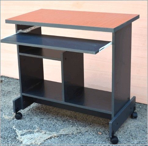 Computer table (Category: Desktops) located in Petaling Jaya. Submitted by asifali12345 (Listing ID 1466582127, Image 1). Description: .