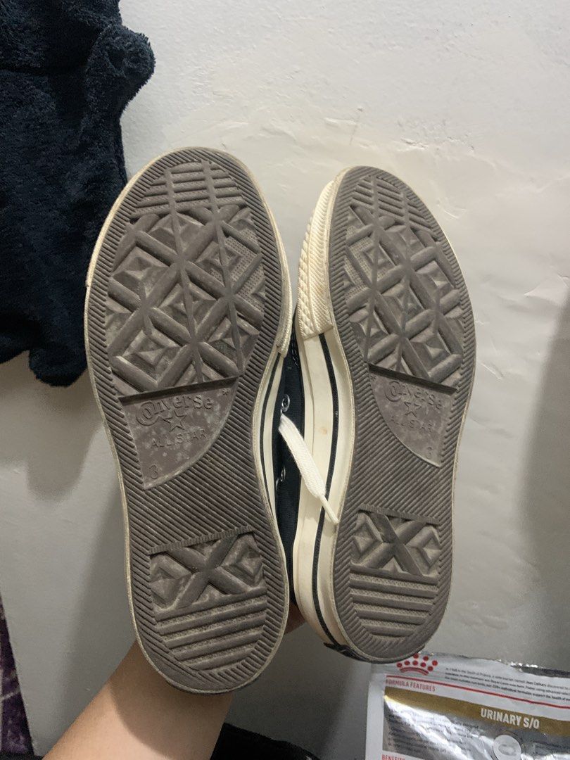 Converse 70chucks (Category: Shoe inserts) located in Manila. Submitted by gucci_0609 (Listing ID 1466675766, Image 2). Description: Yellowing of soles, still good condition, got stock on a drawer, barely used because not fitted to feet.
