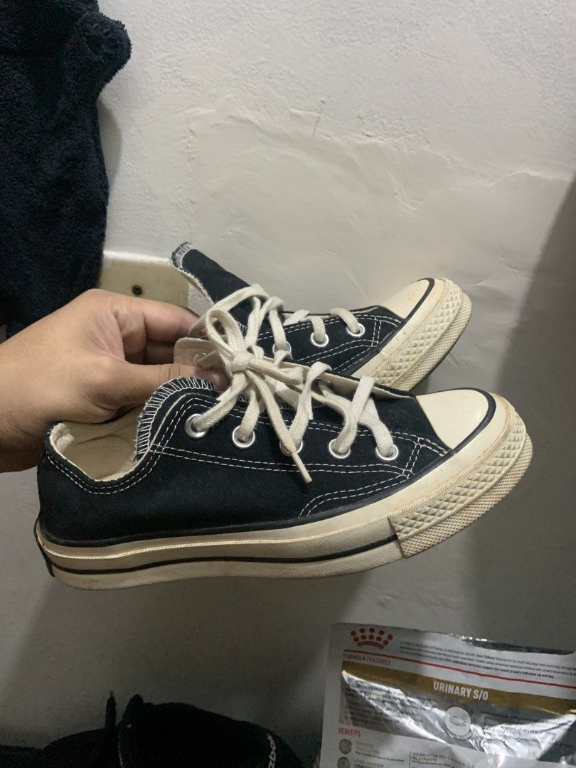 Converse 70chucks (Category: Shoe inserts) located in Manila. Submitted by gucci_0609 (Listing ID 1466675766, Image 3). Description: Yellowing of soles, still good condition, got stock on a drawer, barely used because not fitted to feet.