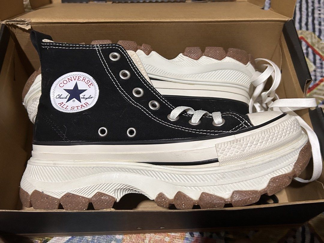 CONVERSE ALL STAR Ⓡ TREKWAVE HI (Category: Sneakers) located in Santa Cruz. Submitted by eytspreloved (Listing ID 1466655053, Image 1). Description: This is a sole-modified model of the ALL STAR® (All Star R) , the next-generation All Star model incorporating the three elements of “REACT,” “RECYCLE,” and “REFINE.” The design combines a voluminous outsole with a trekking shoe motif. It features a cushioned EVA midsole, an improved slip-resistant o